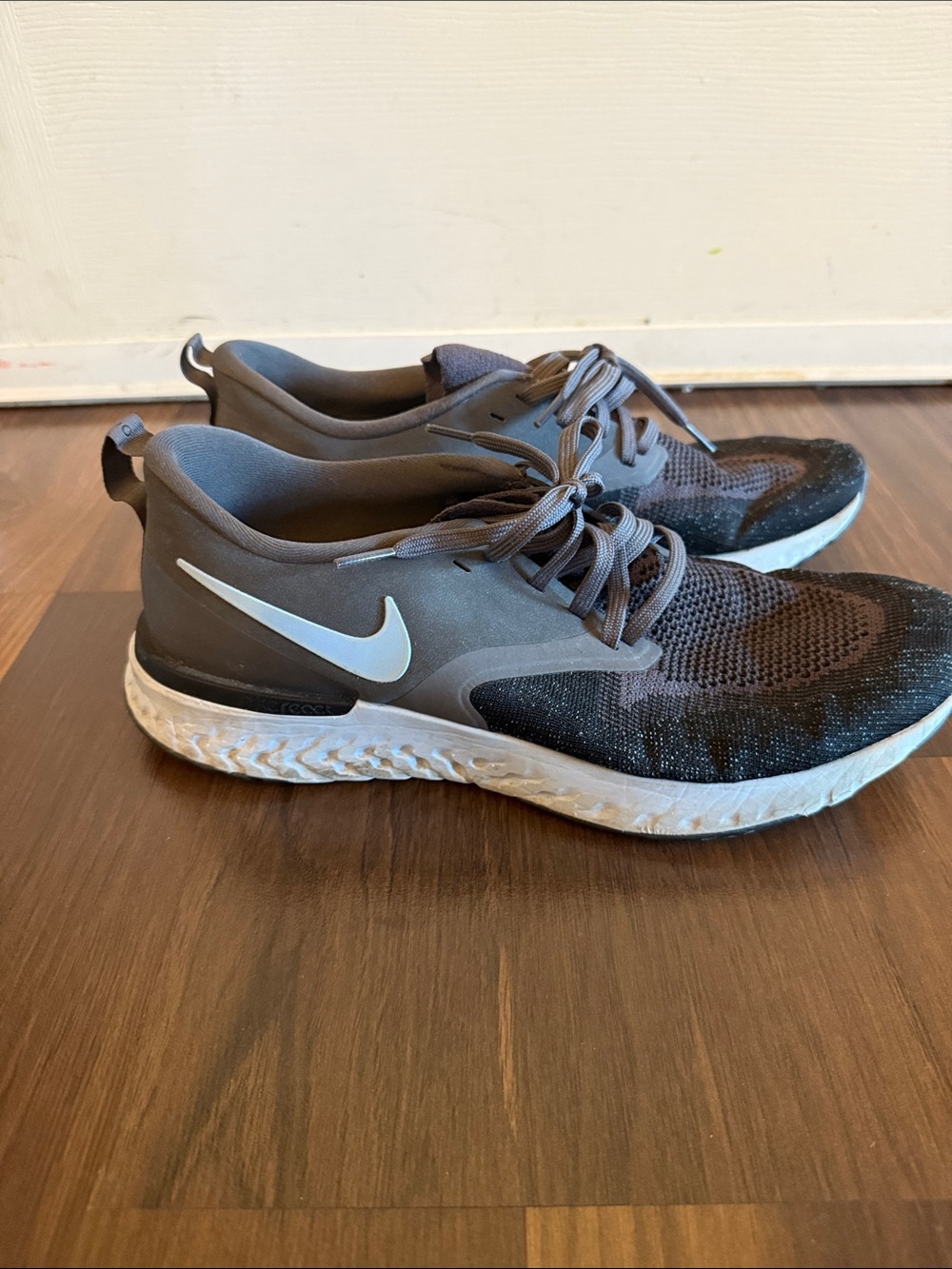 Nike Men’s Black and Gray Athletic Running Shoes